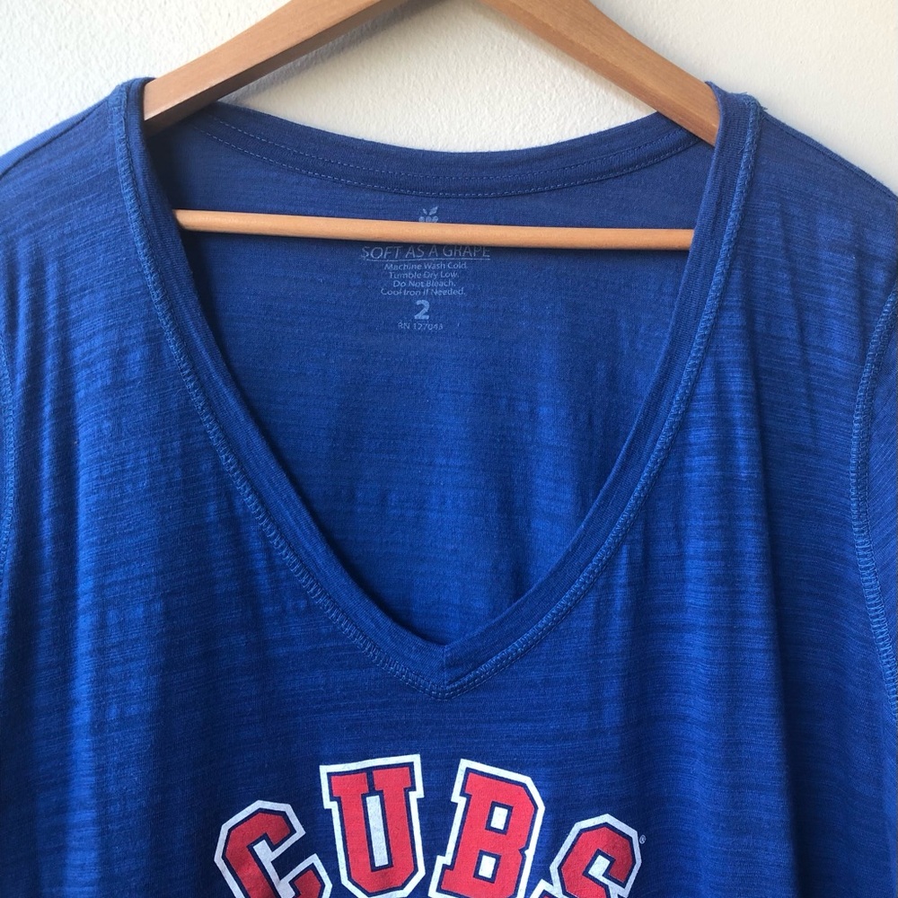 Chicago Cubs Baseball Women’s Blue V-Neck Short Sleeve T-Shirt. New without Tag - Picture 4 of 8